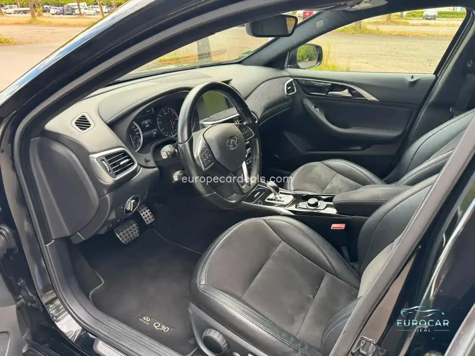 Infiniti Q30