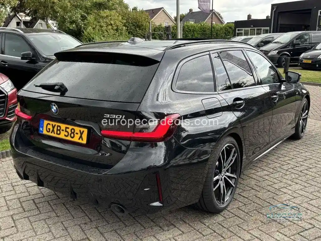 BMW 330