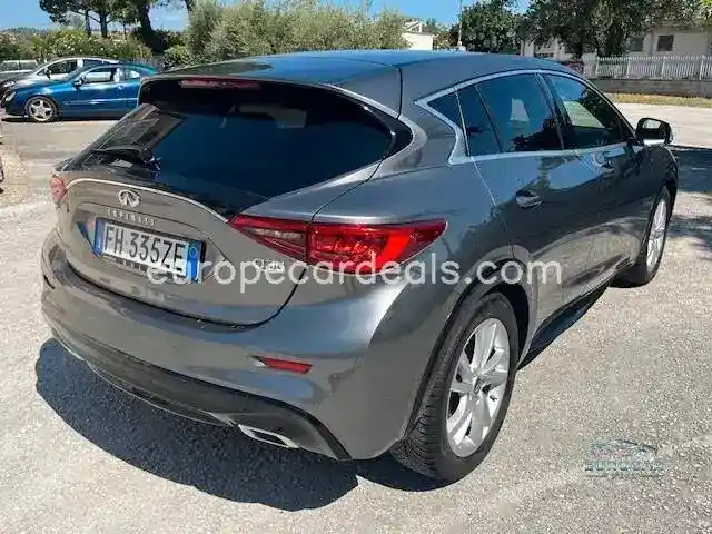Infiniti Q30