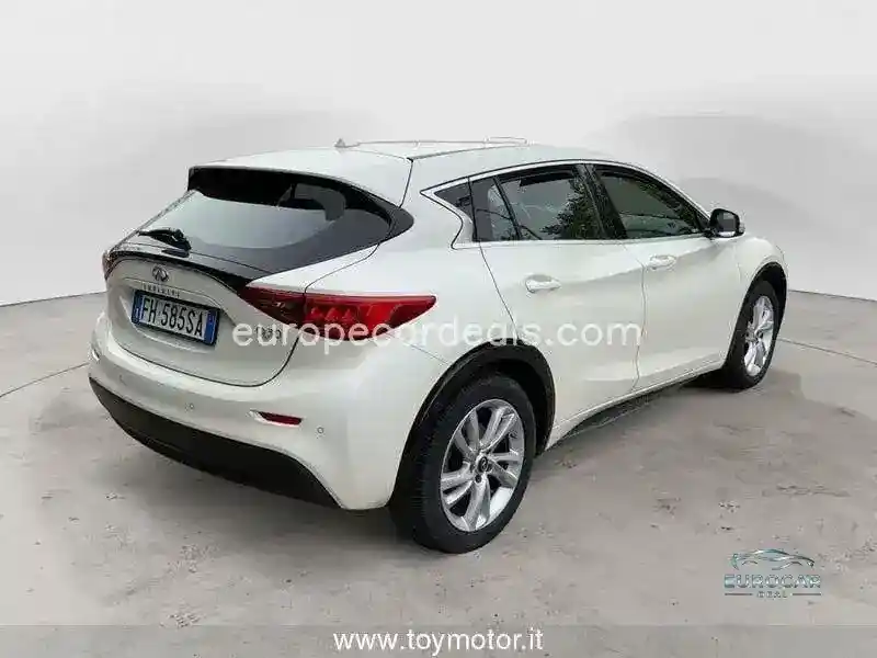 Infiniti Q30
