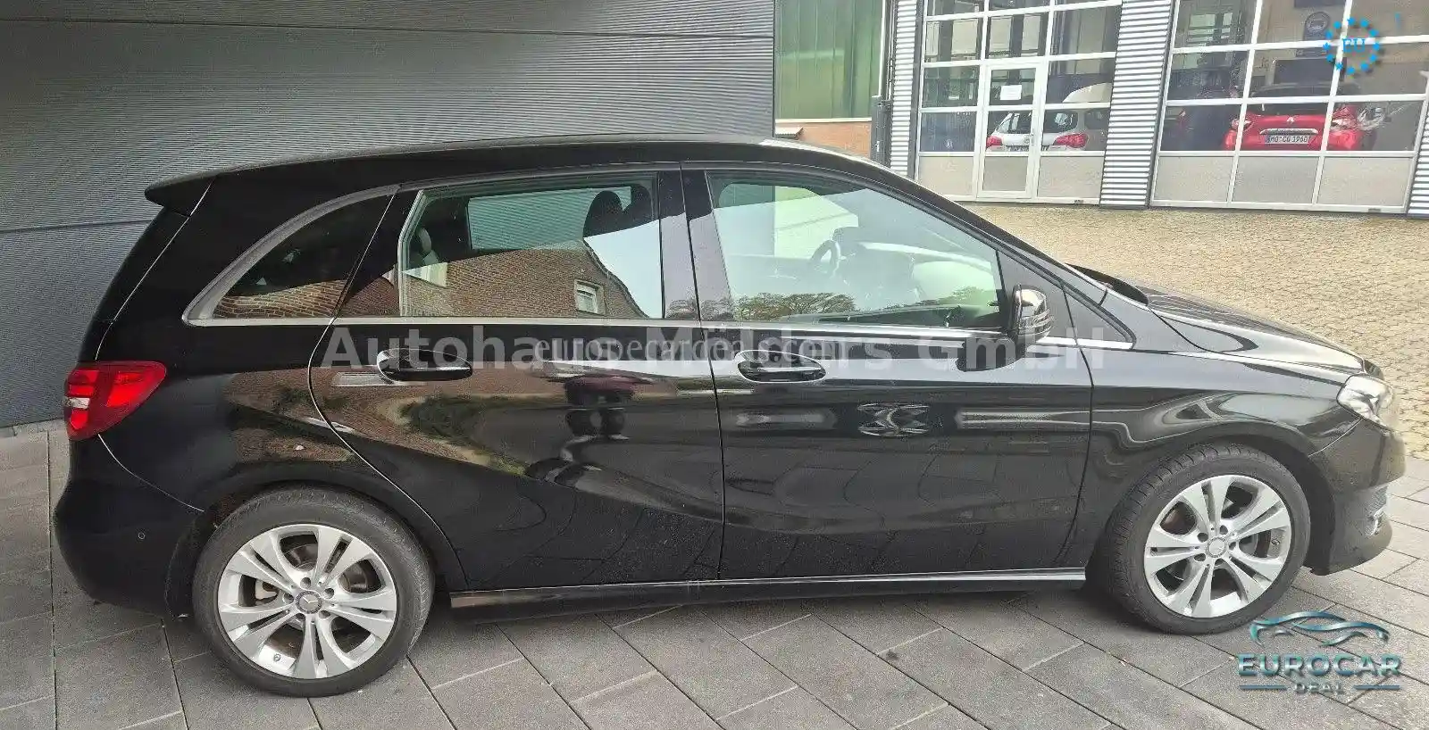 Mercedes-Benz B 180
