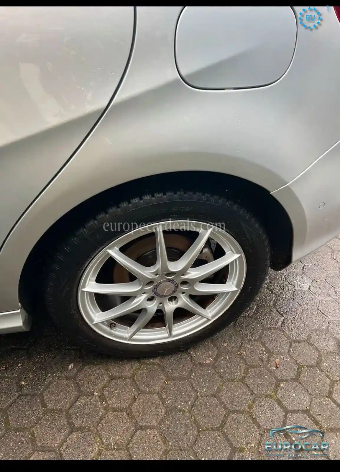 Mercedes-Benz B 180