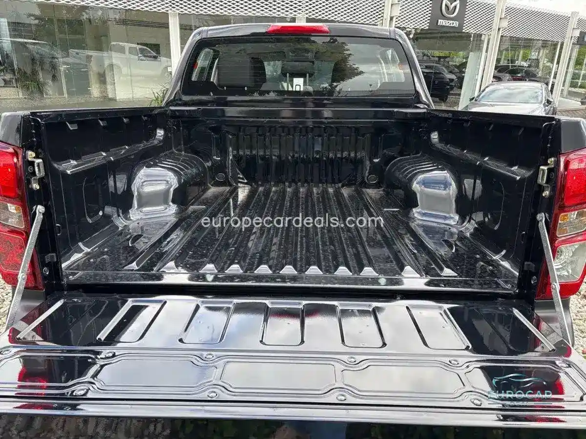 Double Cab 4X4 L A/T MY2025