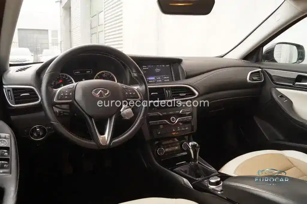 Infiniti Q30