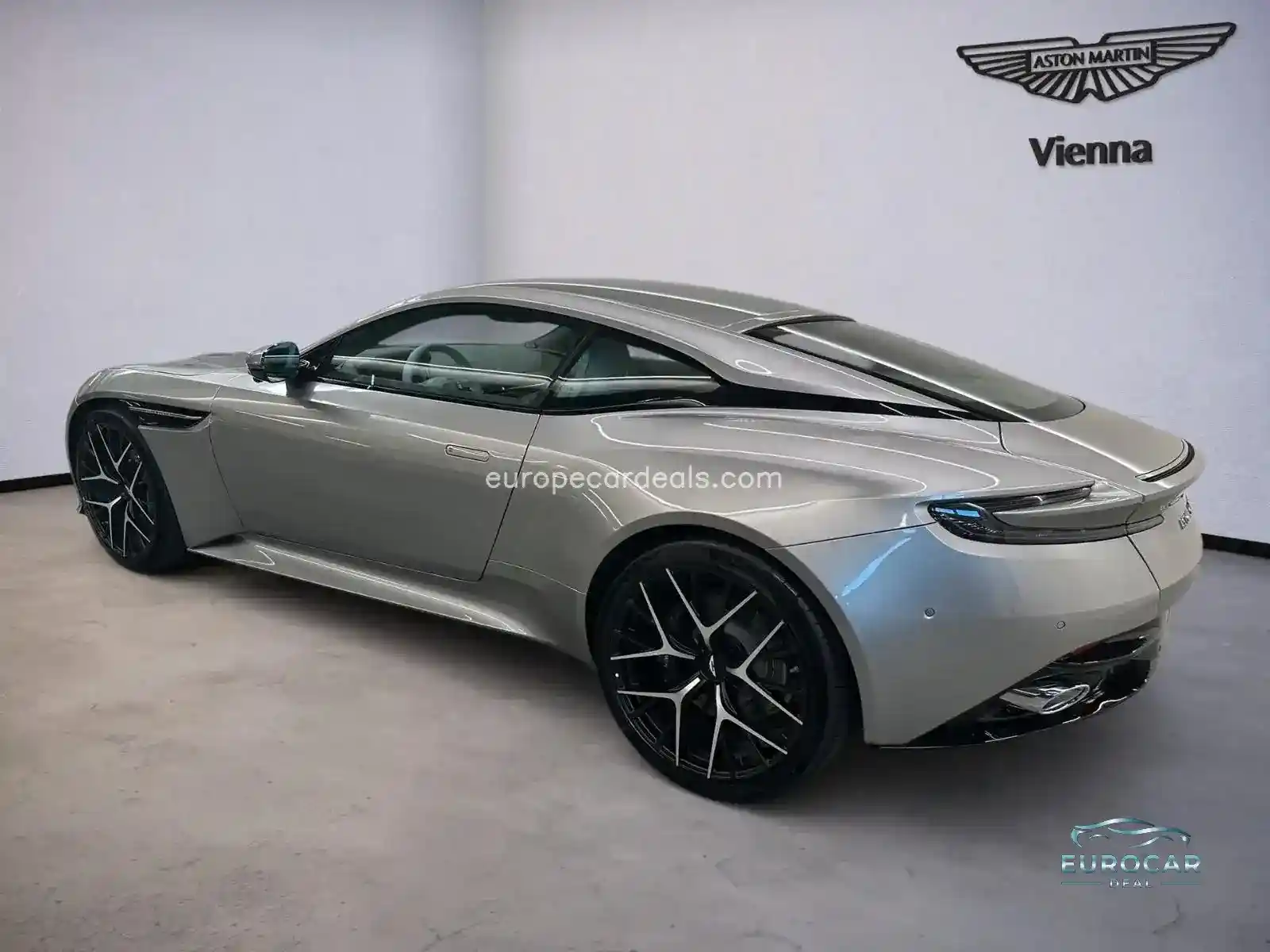 Aston Martin DB12