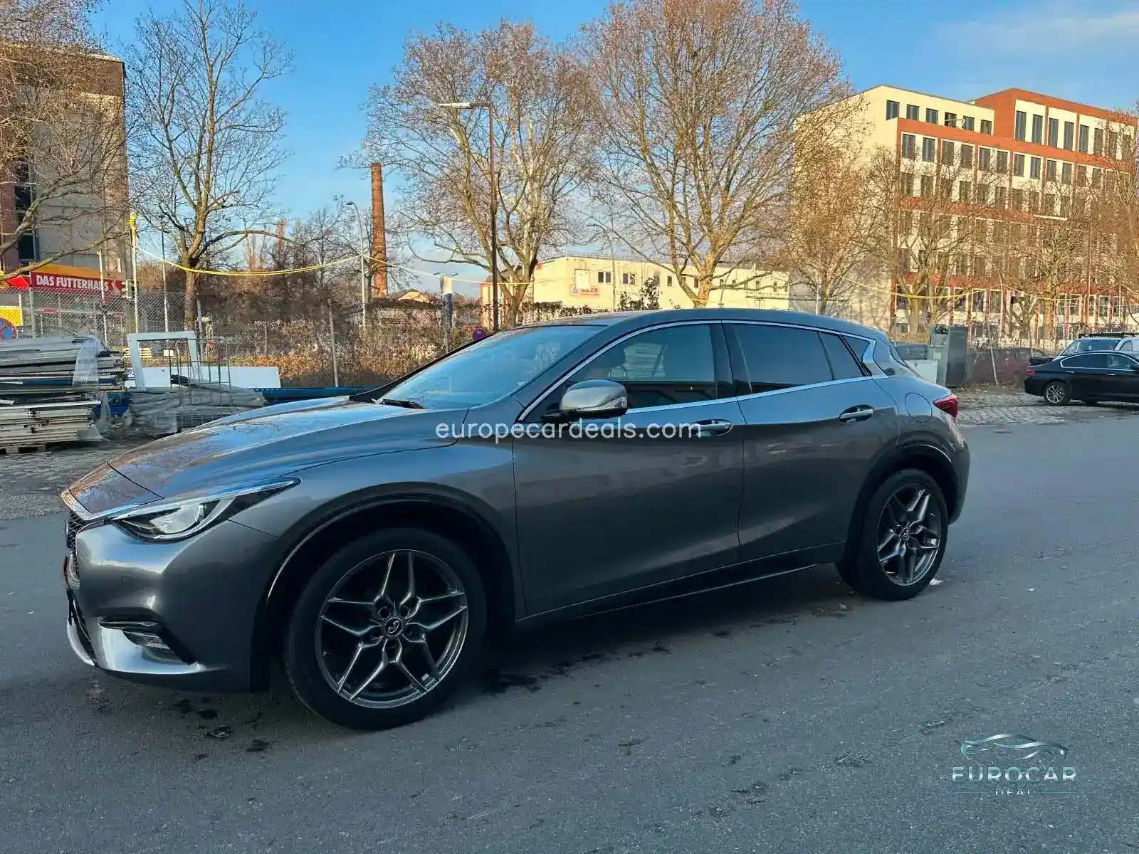 Infiniti Q30
