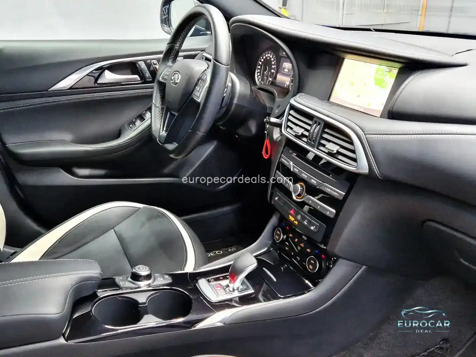 Infiniti Q30