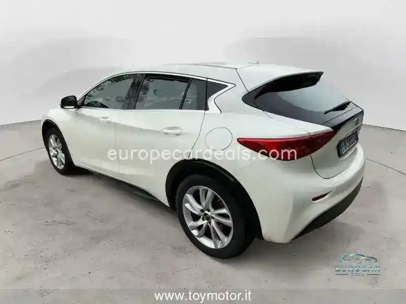 Infiniti Q30