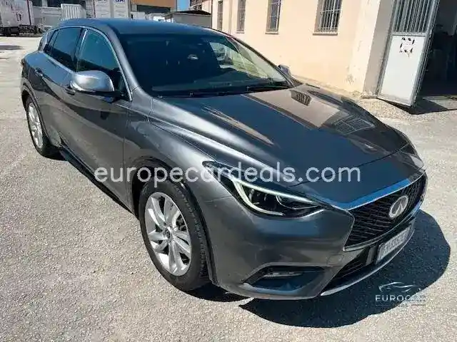 Infiniti Q30