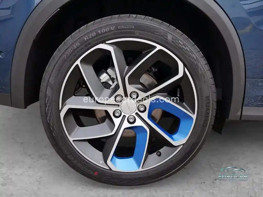 Lynk&Co 01