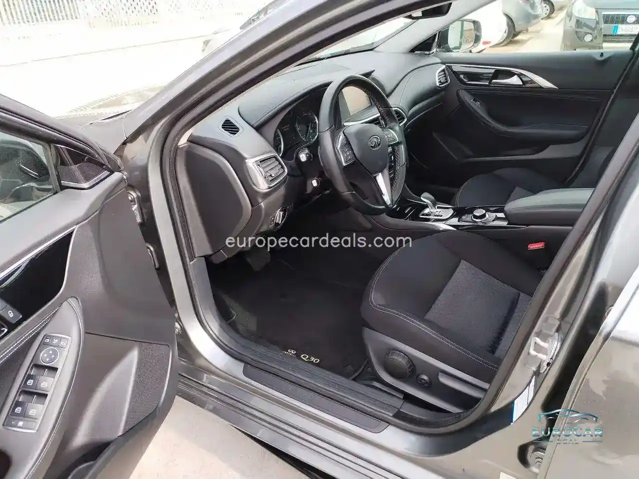 Infiniti Q30