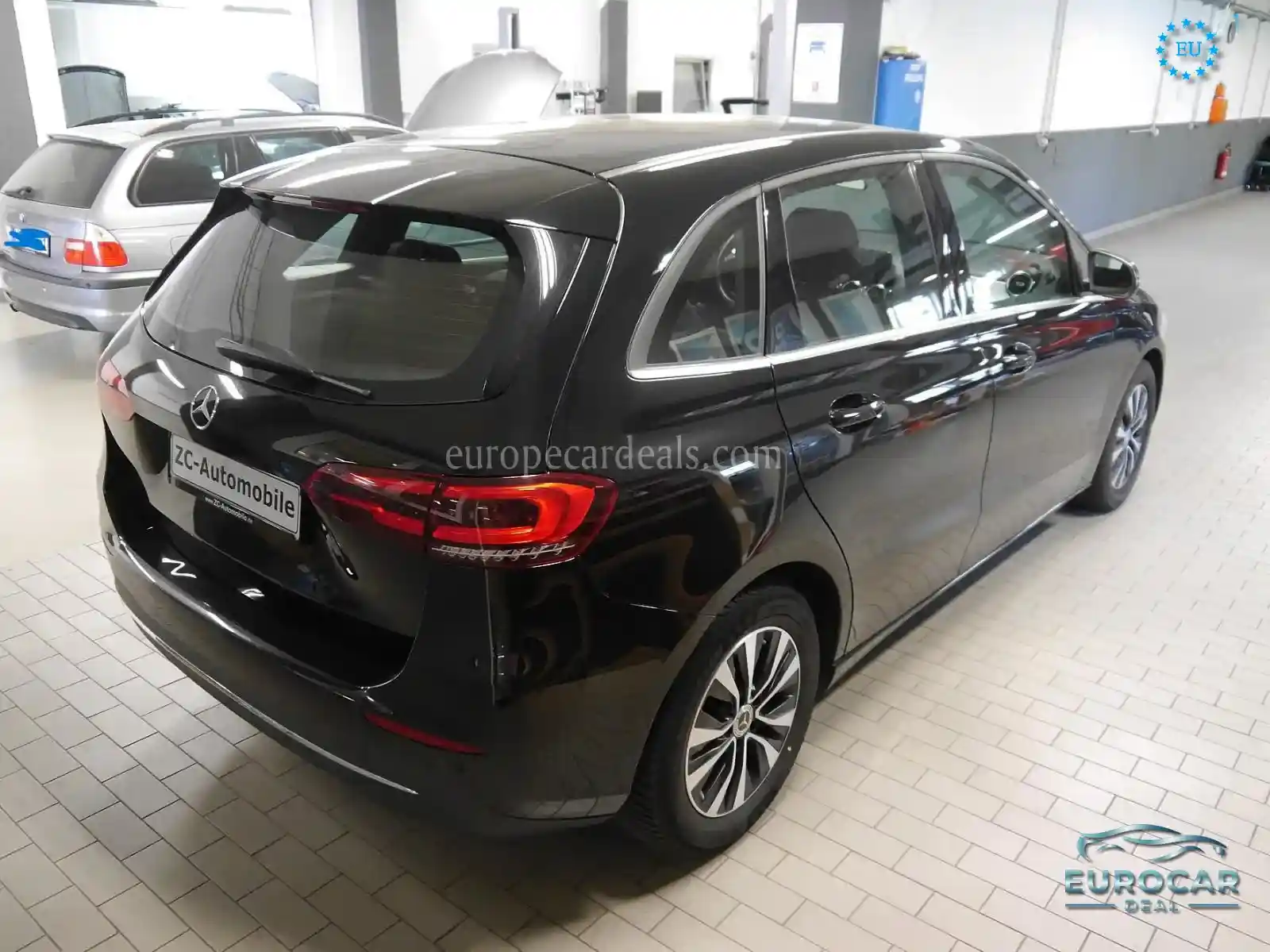 Mercedes-Benz B 180