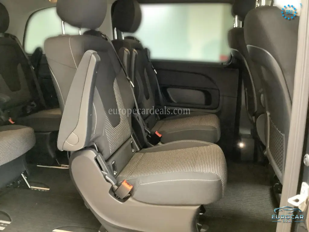 Mercedes-Benz V 220