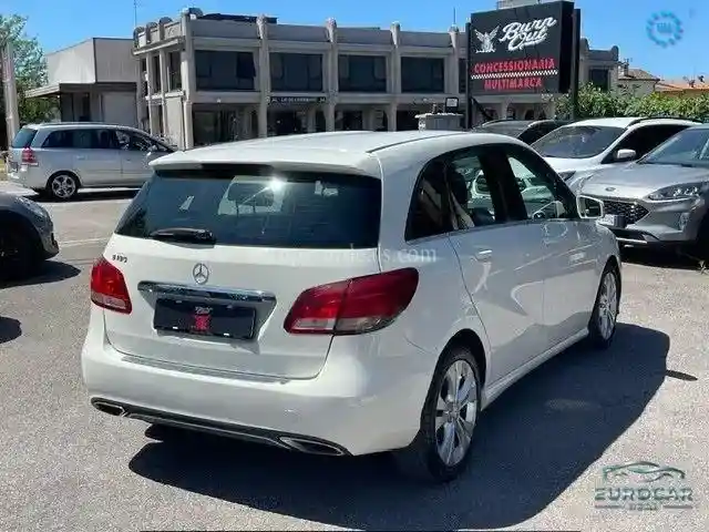 Mercedes-Benz B 180
