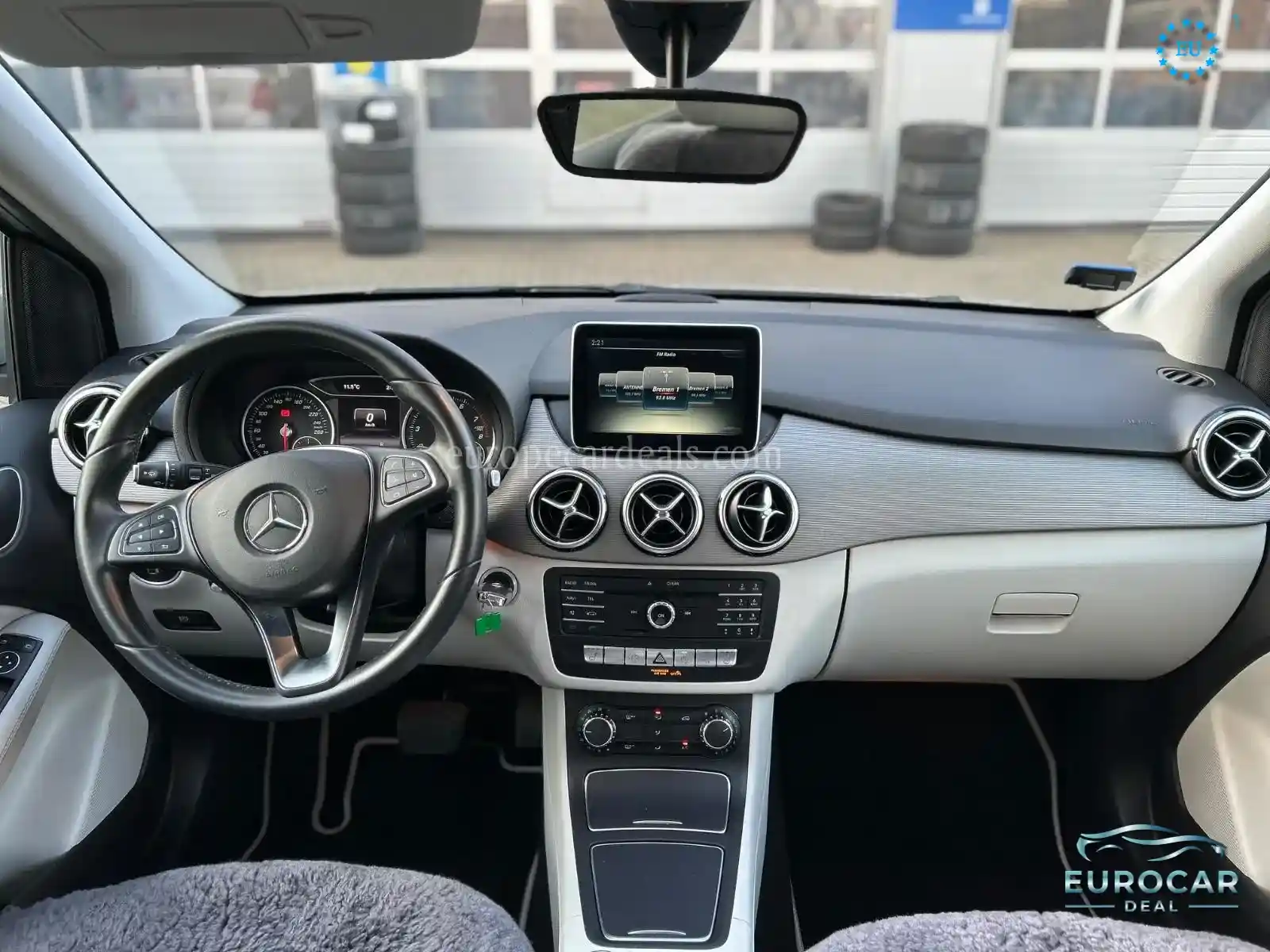 Mercedes-Benz B 180