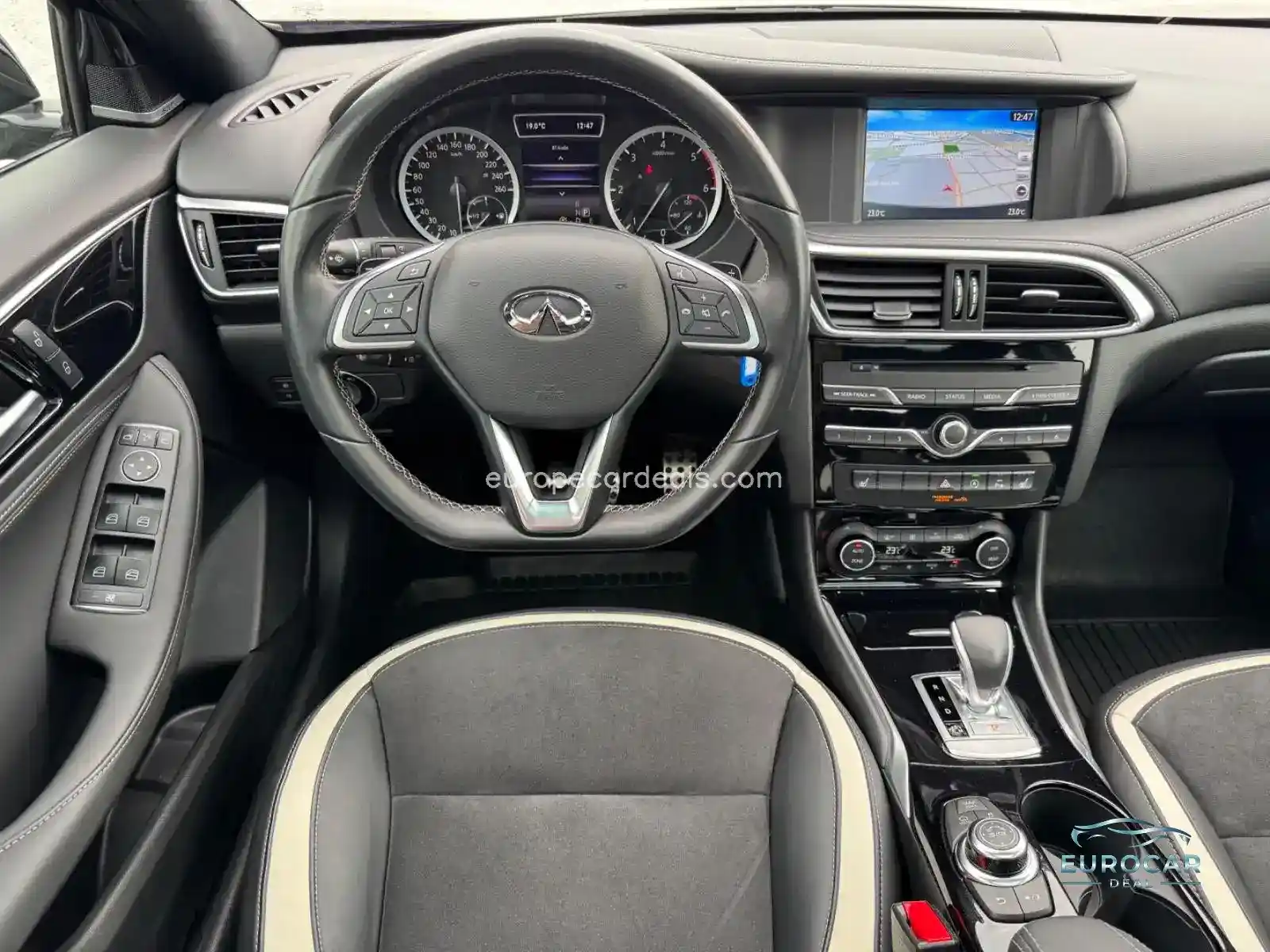 Infiniti Q30