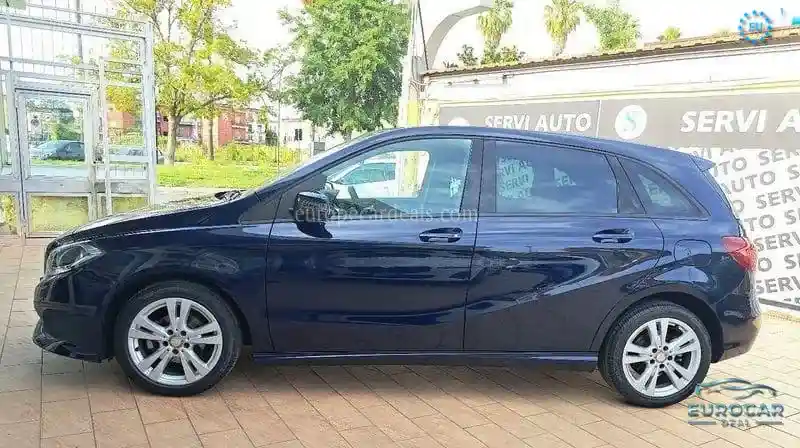 Mercedes-Benz B 180