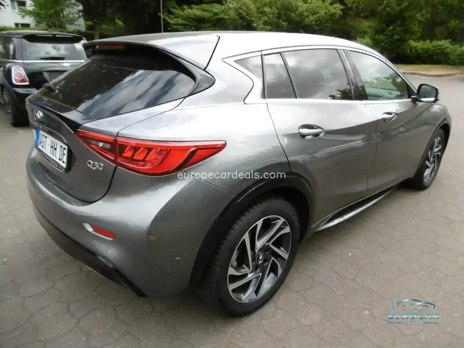 Infiniti Q30