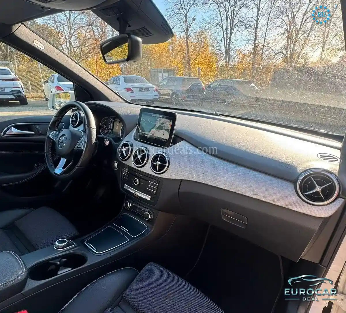 Mercedes-Benz B 180