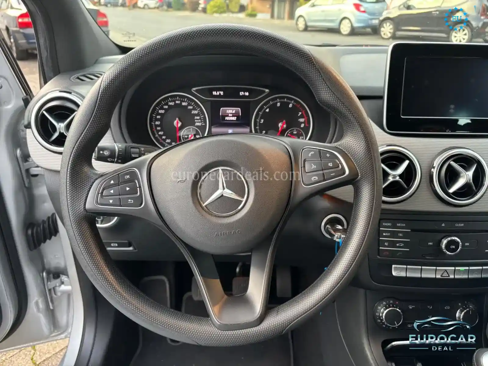 Mercedes-Benz B 180