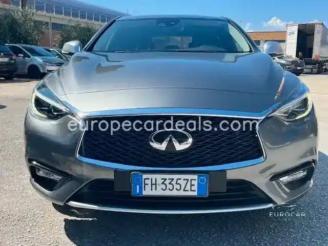 Infiniti Q30
