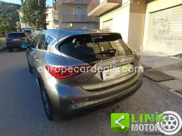 Infiniti Q30
