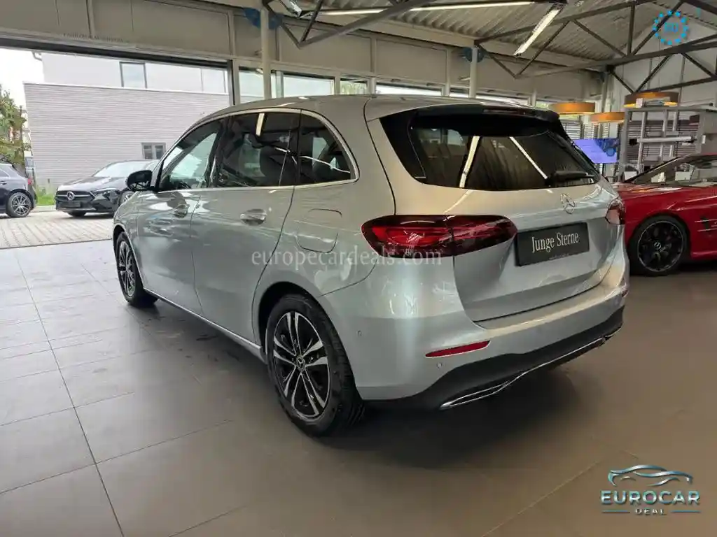 Mercedes-Benz B 220
