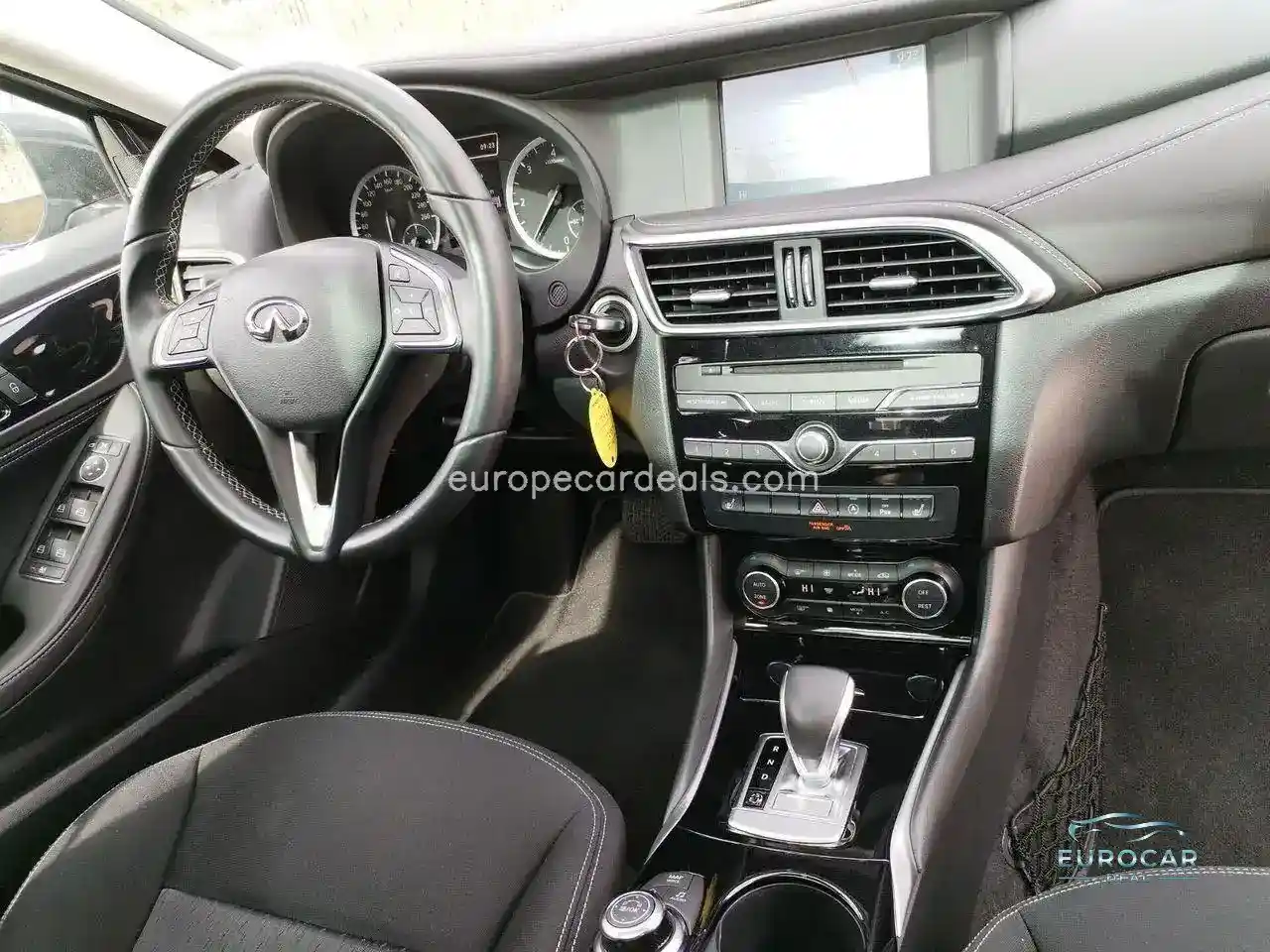 Infiniti Q30