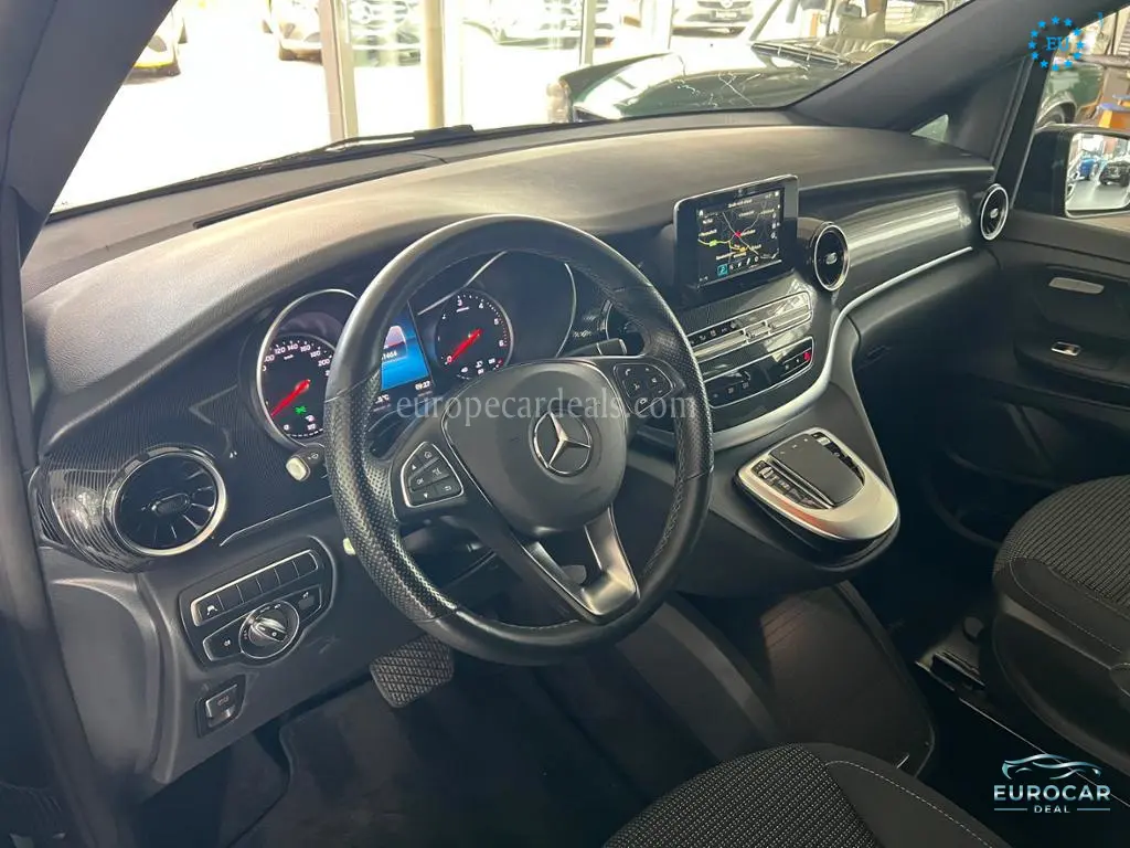 Mercedes-Benz V 220