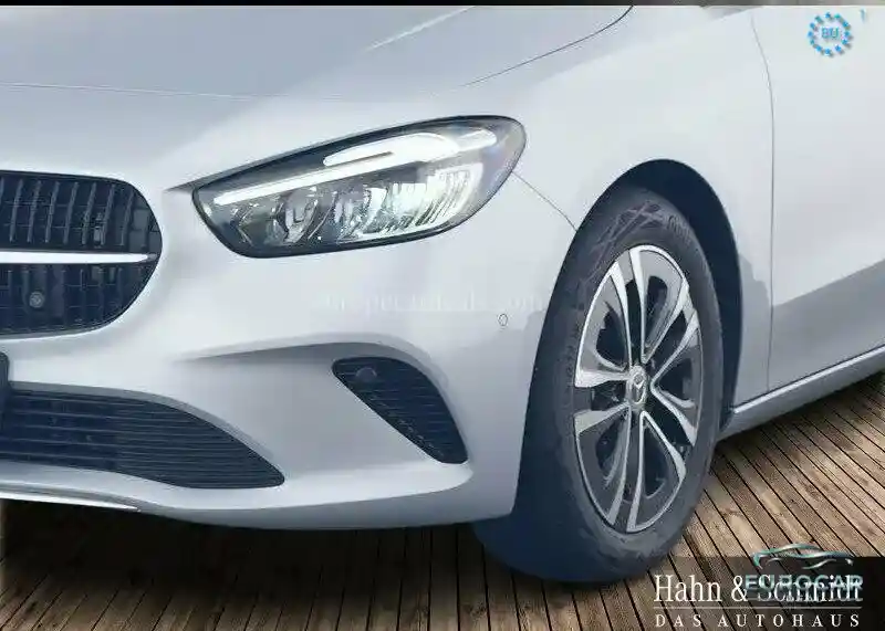 Mercedes-Benz B 180