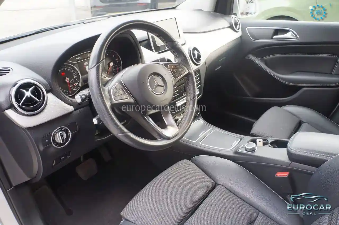 Mercedes-Benz B 180