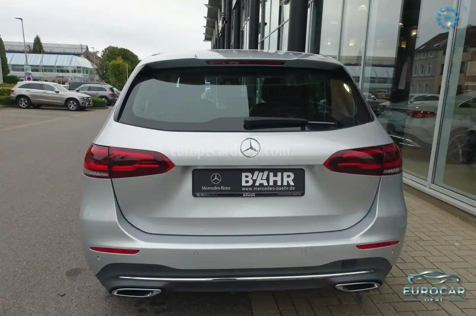 Mercedes-Benz B 180