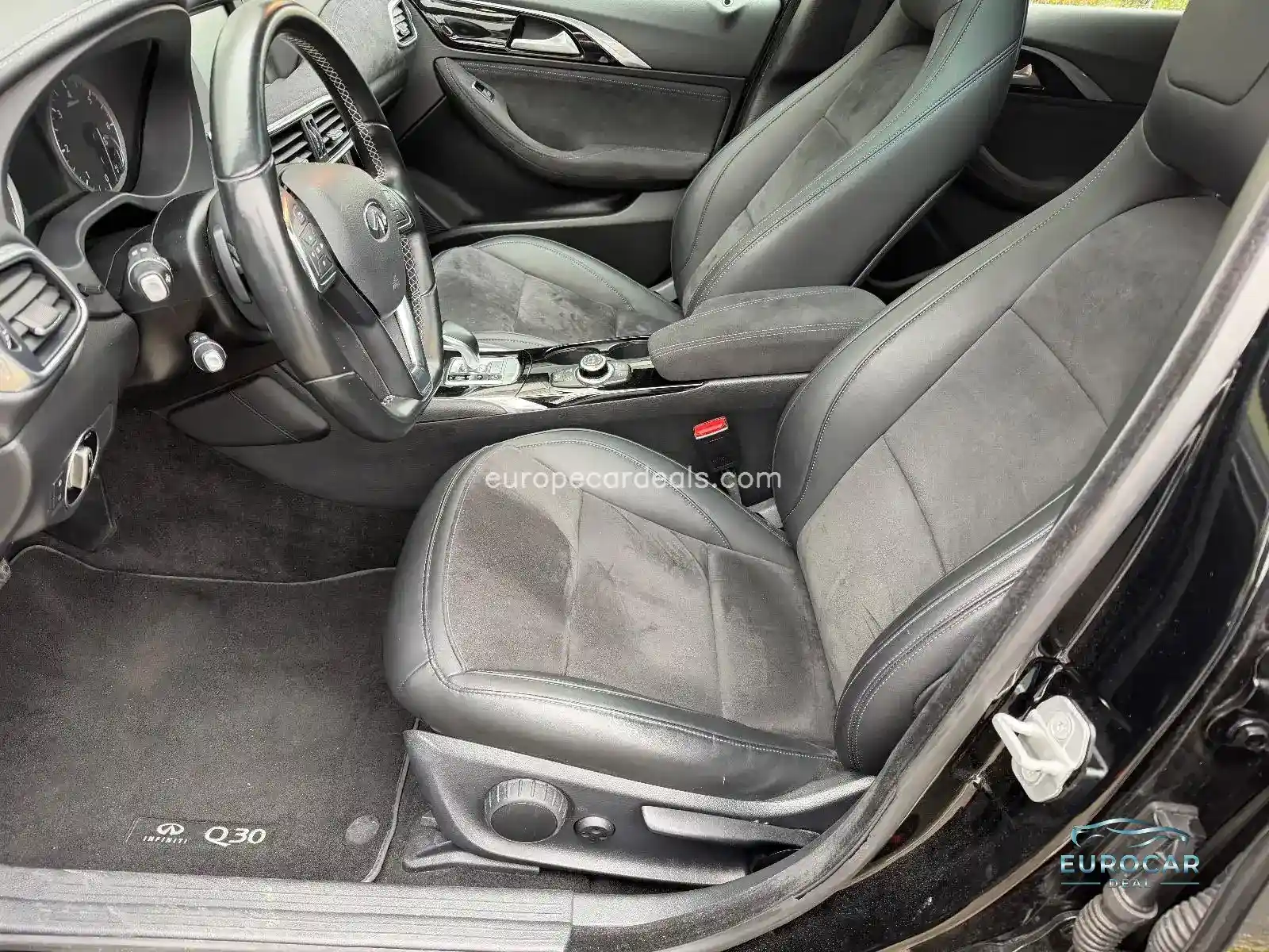 Infiniti Q30