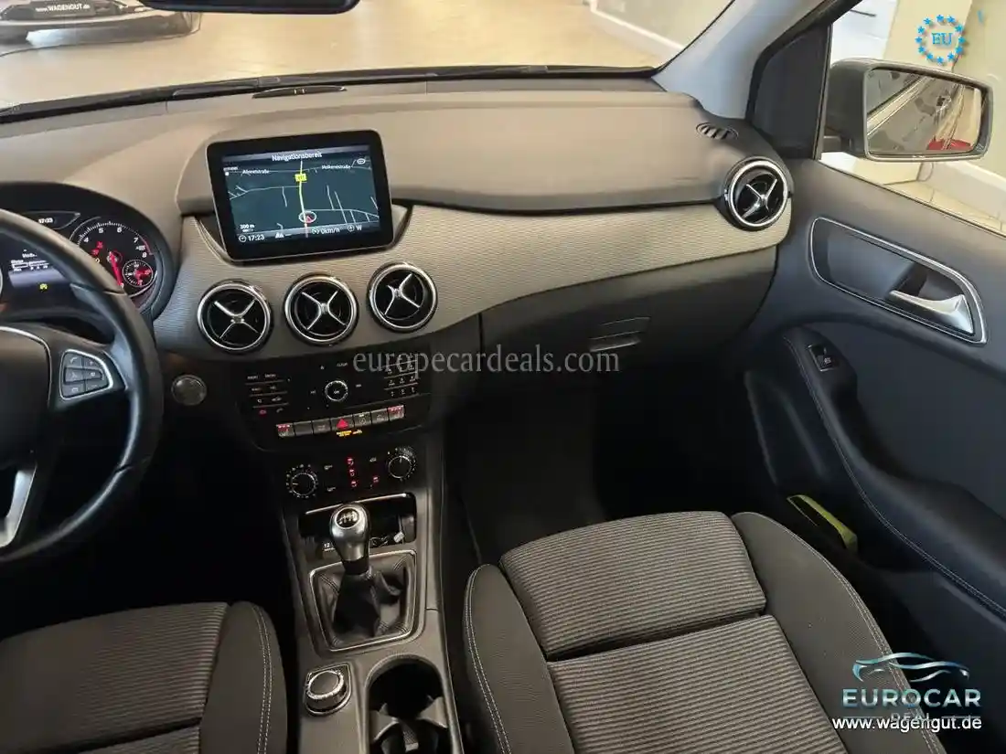 Mercedes-Benz B 180