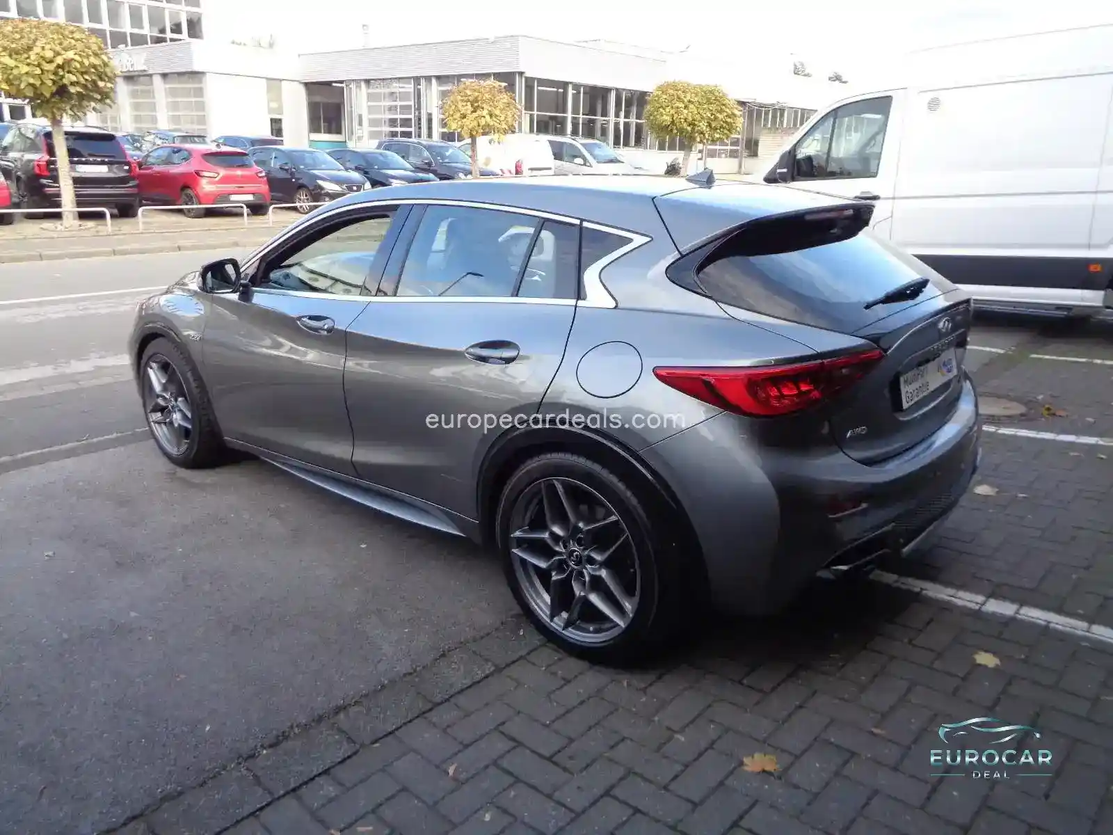 Infiniti Q30