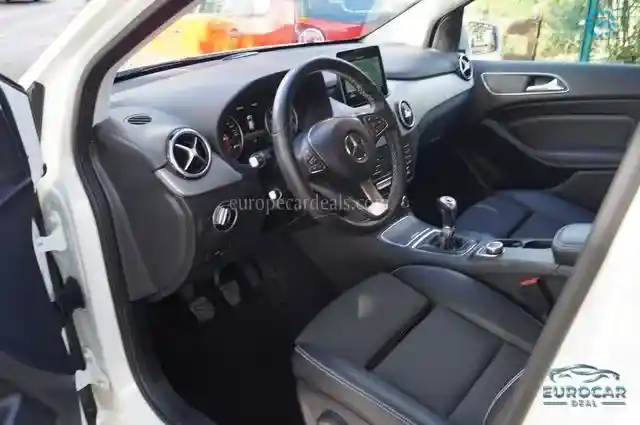 Mercedes-Benz B 200