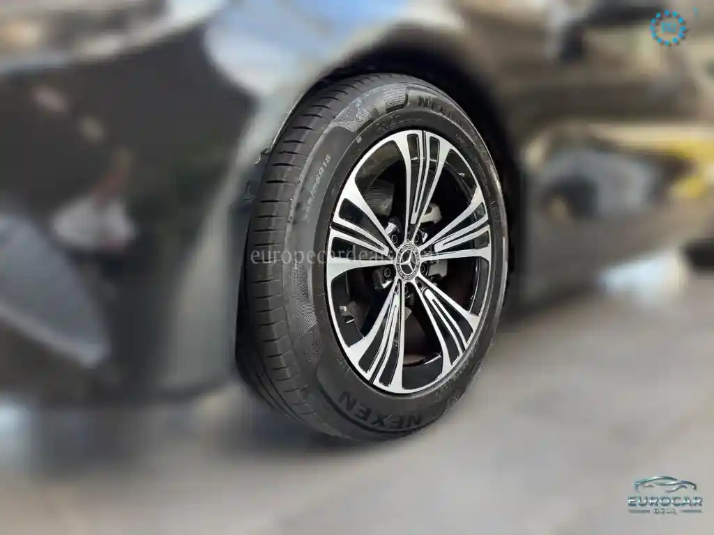 Mercedes-Benz E 200