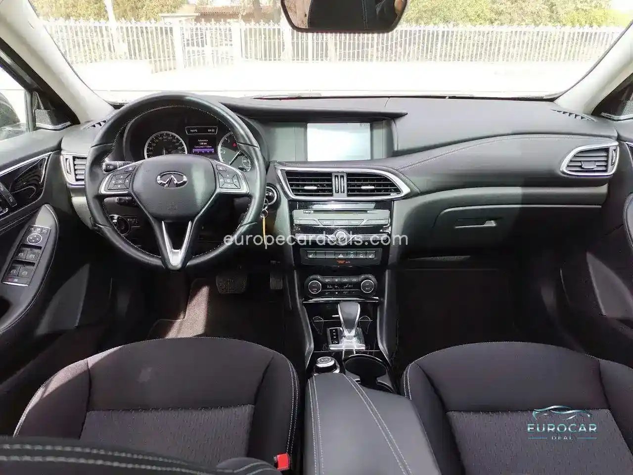 Infiniti Q30