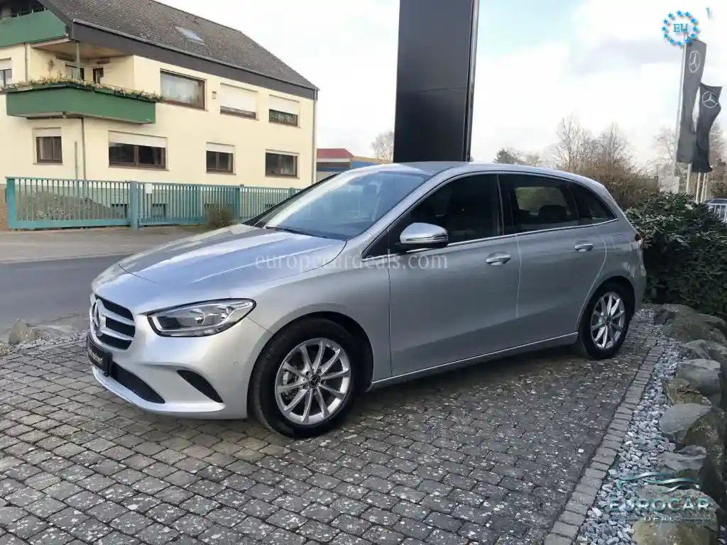 Mercedes-Benz B 180