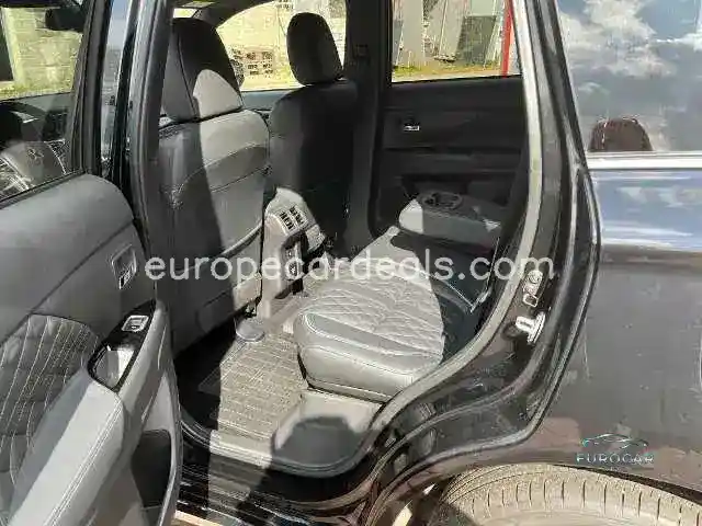 Mitsubishi Plug-in Hybrid Outlander