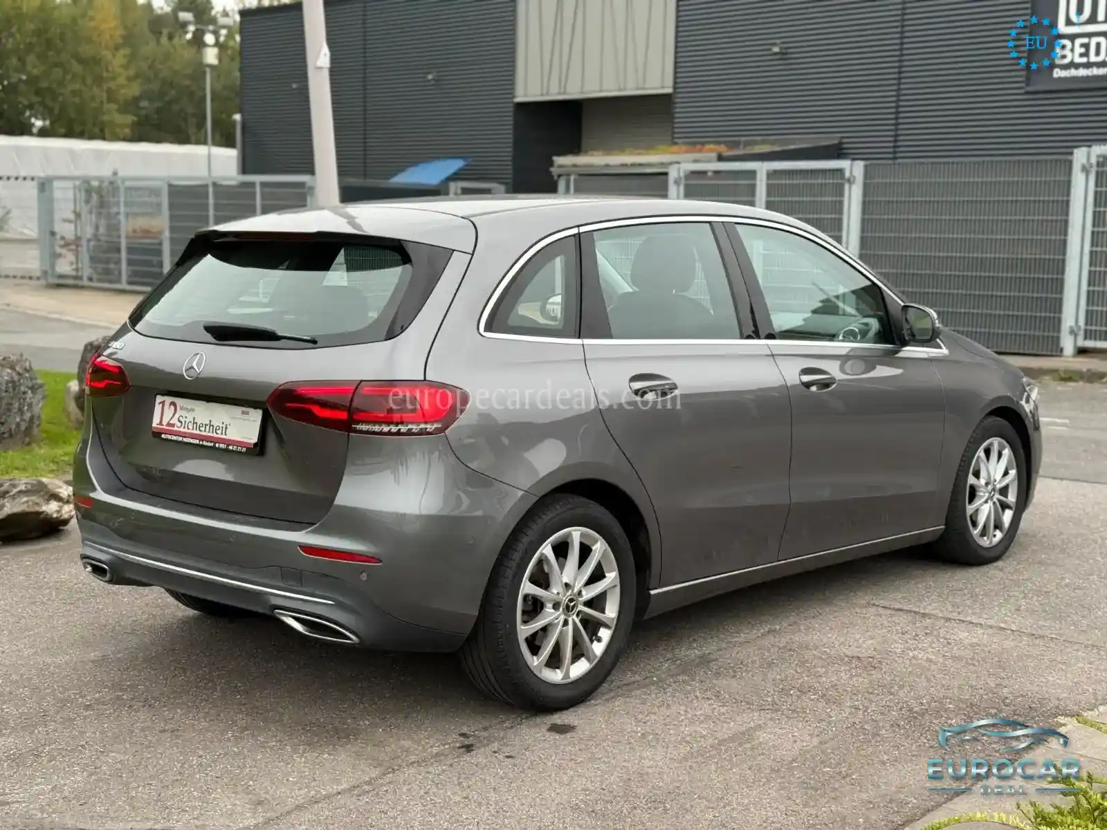Mercedes-Benz B 180
