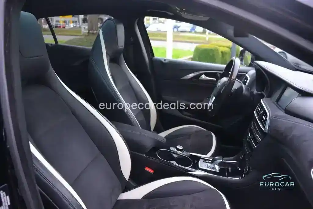 Infiniti Q30