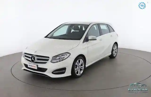 Mercedes-Benz B 180