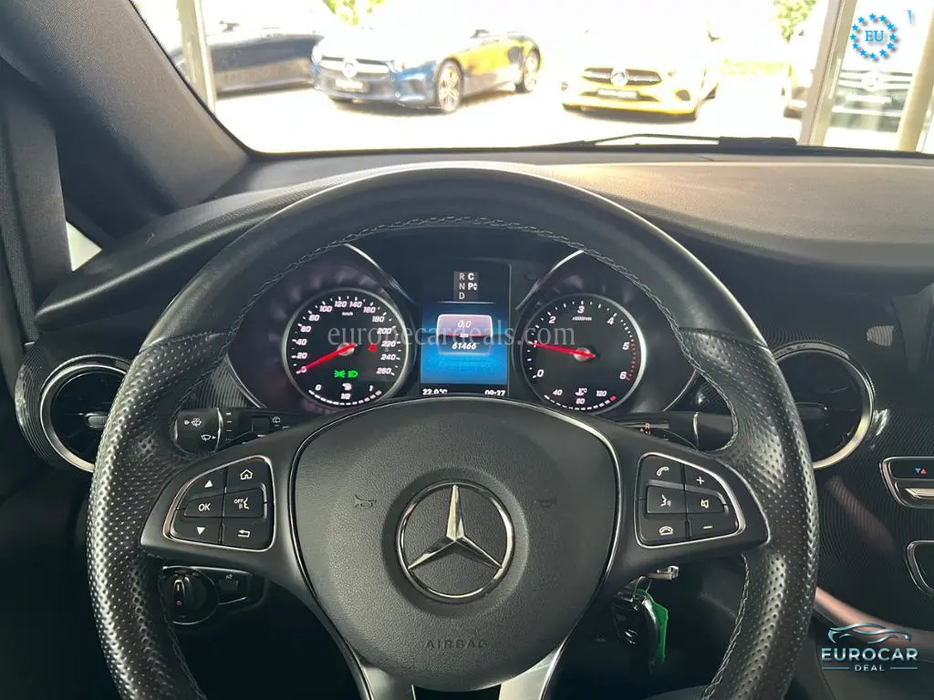 Mercedes-Benz V 220