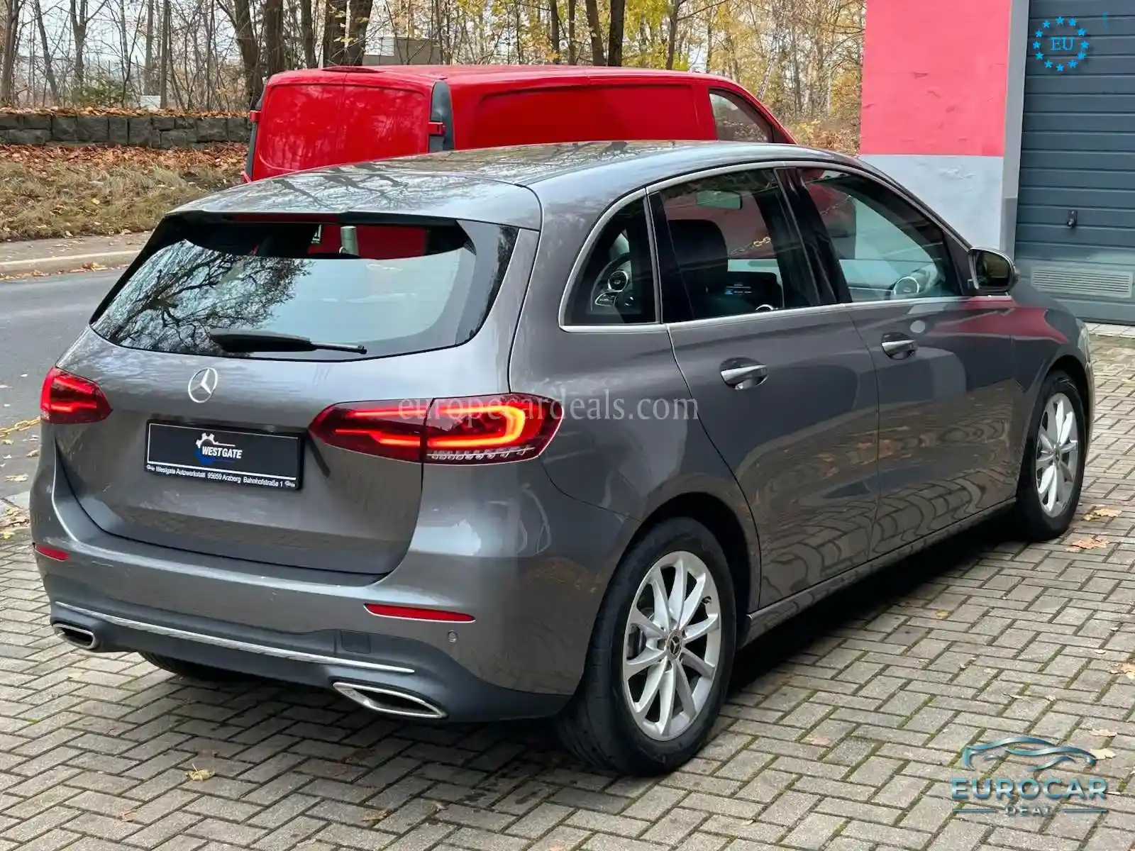 Mercedes-Benz B 180