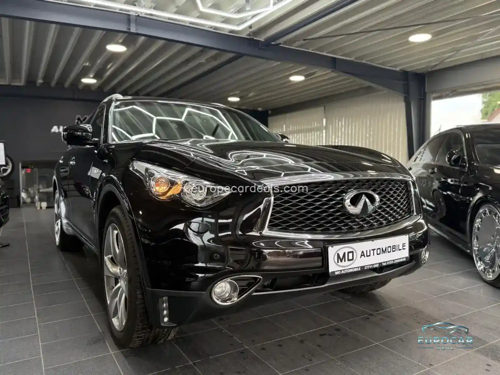 Infiniti QX70