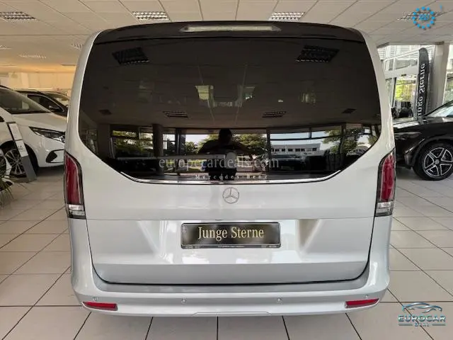 Mercedes-Benz V 220
