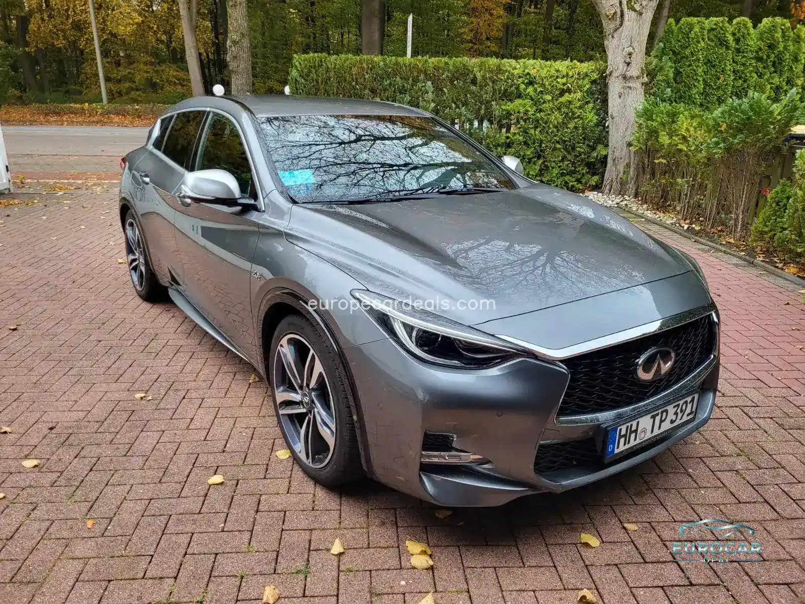 Infiniti Q30