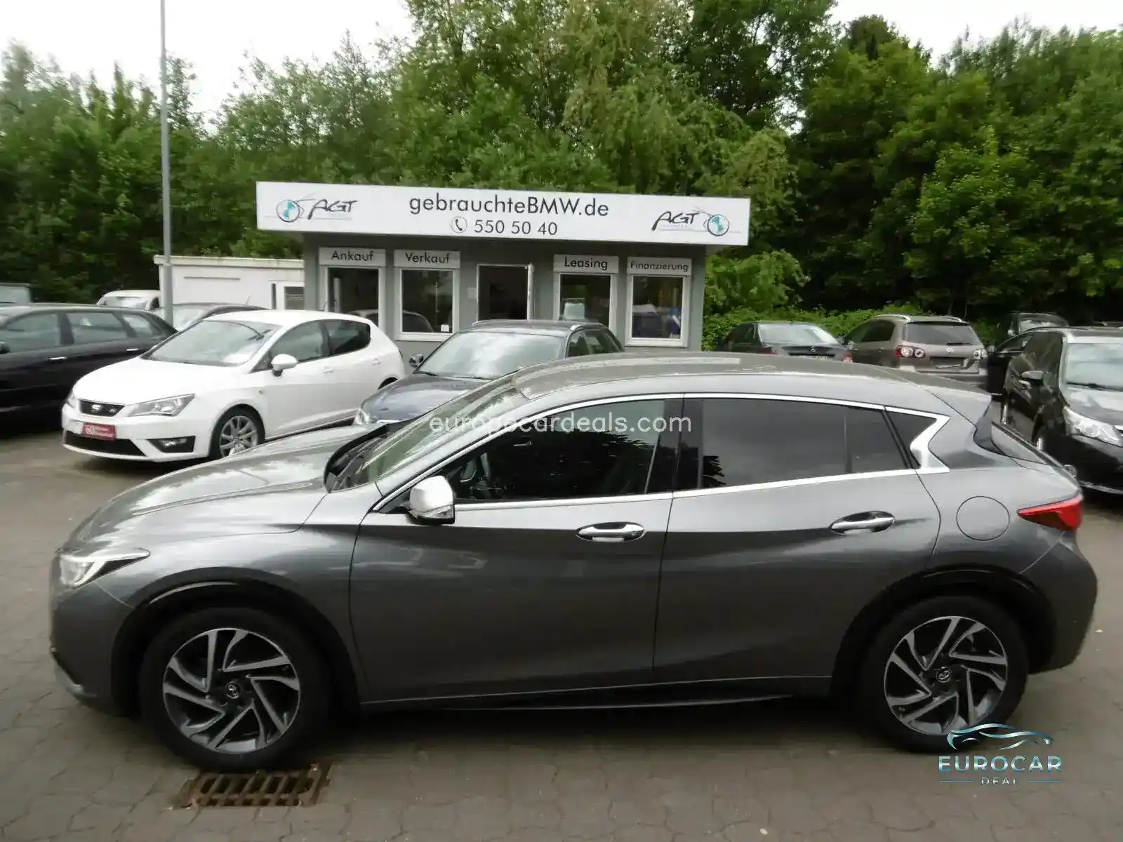 Infiniti Q30