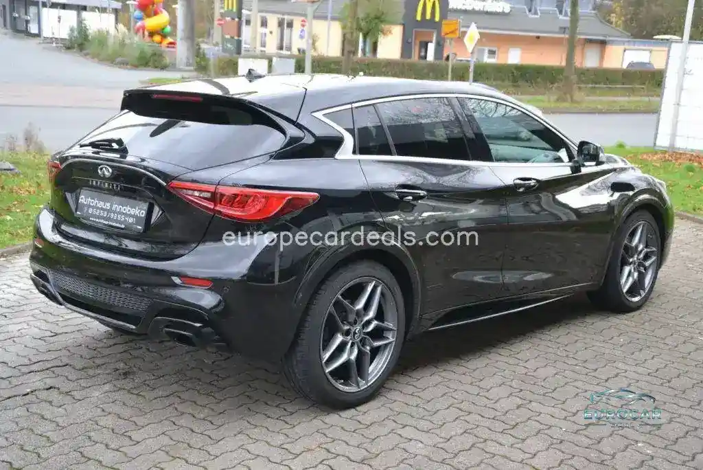 Infiniti Q30
